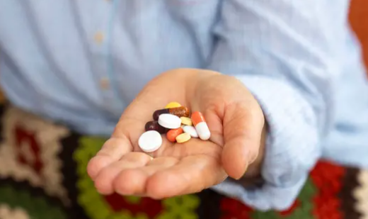 ثورة في الطب.. شريحة ذكية تحت الجلد تُوزع الأدوية تلقائياً حسب الحاجة